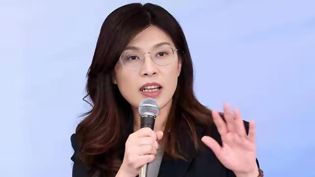 四条鳄鱼：4月10日，郑丽文在北京讲话