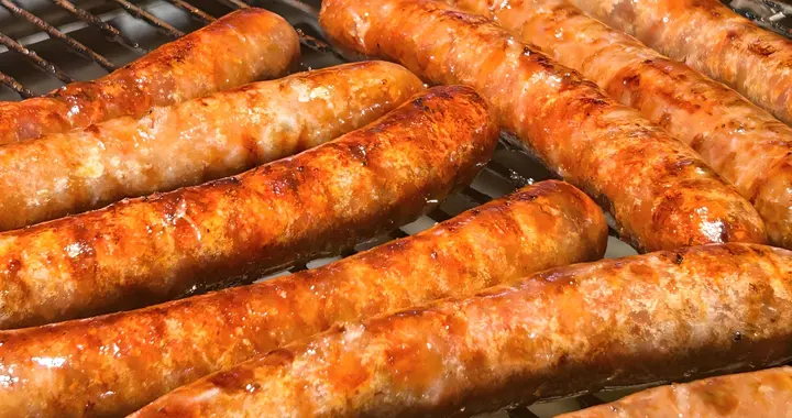 烤腊肠要不要切？10分钟能不能搞定？老食客分享3个关键细节