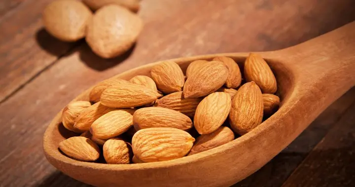 杏仁被点名！医生提醒：肺结节患者常吃杏仁，很快或迎来这些后果