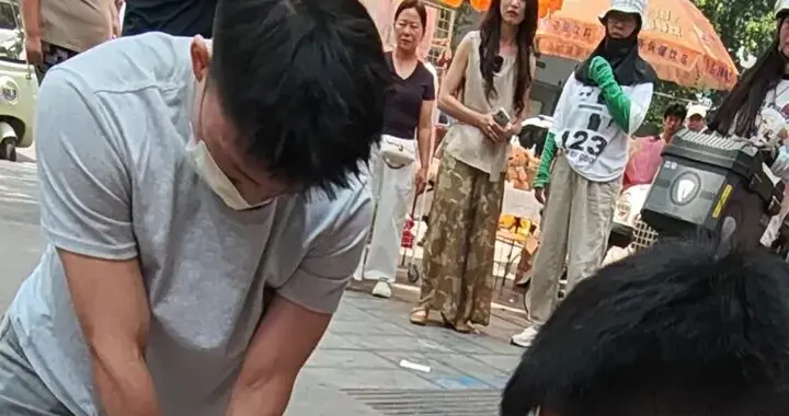 央视点赞！我校学子街头跪地救人，这一幕温暖全网