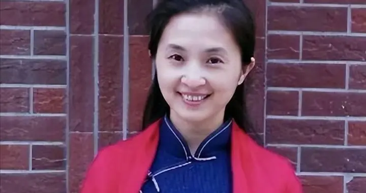 “最美校长胡红梅” 堕落史：凭美貌走上巅峰，一夜之间人设崩塌
