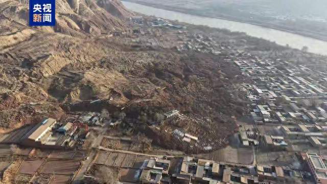 甘肃永靖滑坡致45户房屋被埋