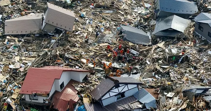 9级强震前兆再度拉响警报！日本再强震，恐怖的海啸或将毁灭来袭