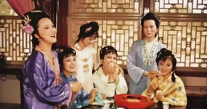 从海棠诗到菊花题：李纨为何不再推崇薛宝钗？是主导权惹的祸