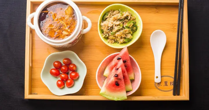 提醒！这4类食物别贪嘴，过量食用会损健康，很多人都容易忽视