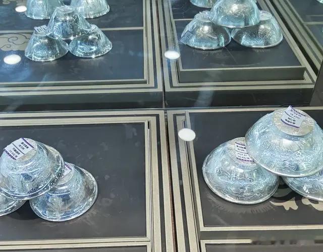 湘西人讲究：穷人戴金 富人戴银