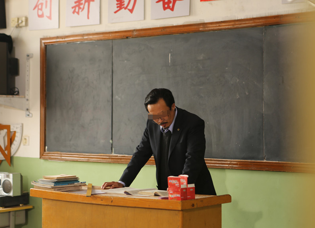 岳母生前给我一个手表，我戴了八年，修表时才明白里面藏的秘密