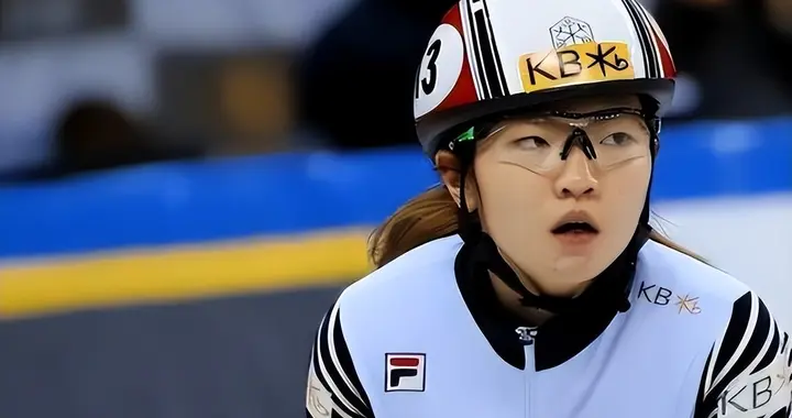 一点别同情她！被教练性侵27次，却在奥运赛场上，把队友撞出赛道