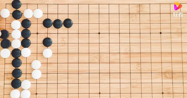 围棋黑先，紧气对杀先长气，抓住机会不放弃
