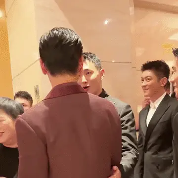 戳破你的彩泡泡：彭于晏人缘这么好的？所有