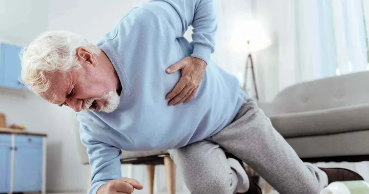 在家如果突发心梗，黄金3分钟自救法，快了解，关键时刻可自救