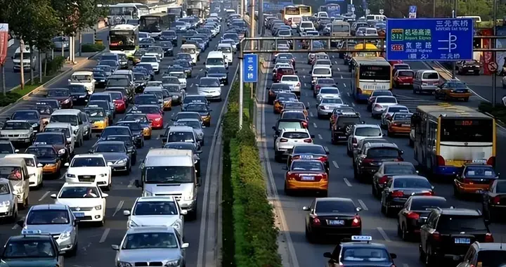 拖垮中国交通的罪魁祸首，并不是车太多？这几座山不移除就白搭