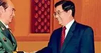张万年上将一辈子热爱毛主席。1995年，张万年得知毛主席的儿子