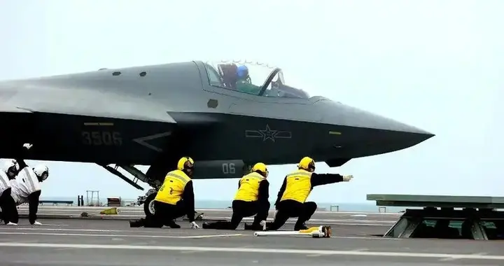 晚中国1年！F-35首次航母电磁弹射成功，恭喜美国成为世界第二！