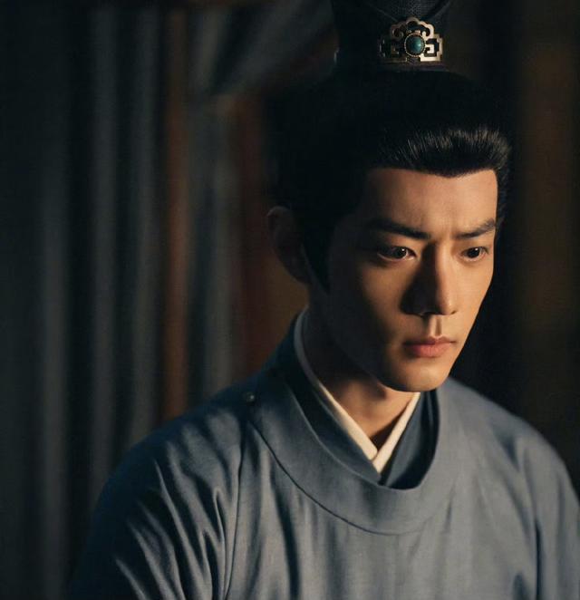 男演员别发福，《藏海传》同样51岁的钟汉良与黄觉站一起很明显