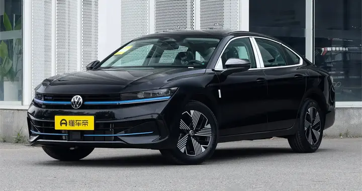 预售17.49万起6月25日上市｜实拍迈腾PHEV PRO 它是省油商务家轿？