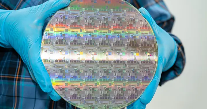 2nm芯片迎来终极决战，台积电遥遥领先：苹果成VIP，产能已全抢空