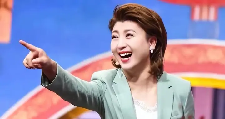 “几十万不够花”引调侃，闫学晶的哭穷让我想到了杨幂说的一句话