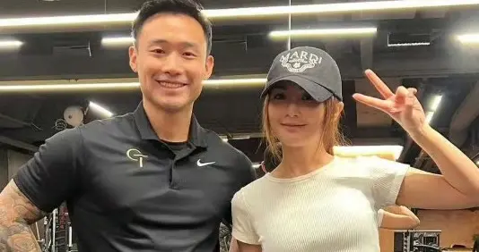 阿Sa蔡卓妍官宣结婚，她不是第一个送上祝福的，却是最走心的