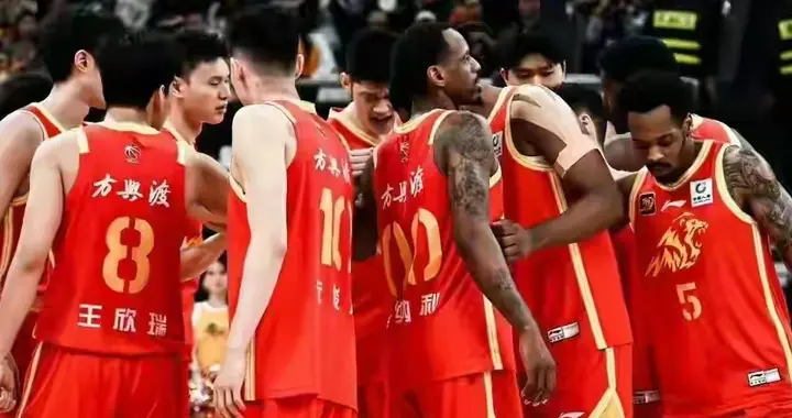 广厦男篮111-102深圳 赛后传来3不可思议2事实 王仕鹏点评一针见血