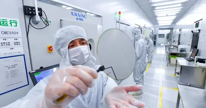 韩国媒体：中国在被美国制裁的绝境下，居然在芯片技术上反超韩国