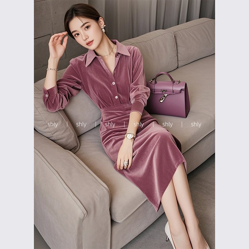 玫红色丝绒连衣裙2024新款女秋冬季