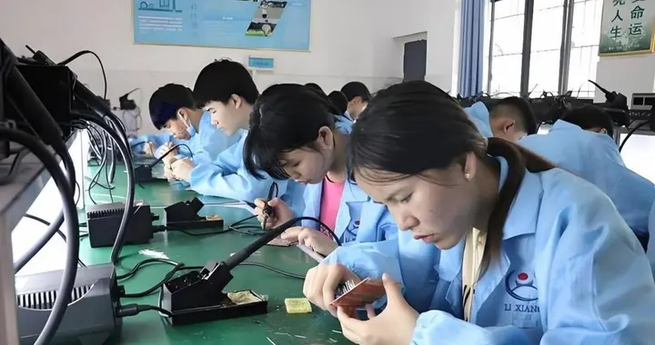 比缅北可怕？10年克扣6000万，职校做成了一门“卖学生”的生意