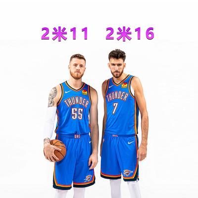 牛哥聊篮球：哈滕的裸足身高约2米11，合