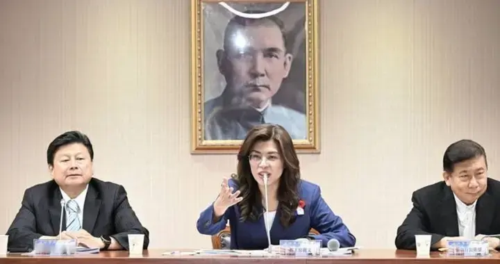 黄国昌晒图，八蓝委力挺邱臣远，郑丽文下令：竹北禁帮邱臣远站台