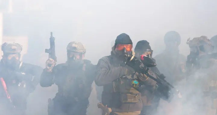 ICE粗暴执法继续发酵，特朗普官员互相推诿，但始终没人为此负责