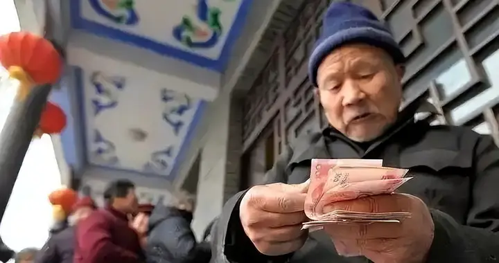 1.5亿退休人员日思夜想！8月养老金通知还没来，今年到底涨不涨？