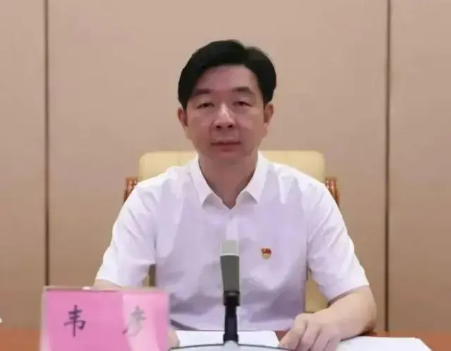 广西一干部被查，年轻帅气，提拔快，必须严惩