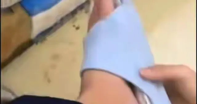 18岁新员工上班40分钟，把拖鞋放进奶茶料盆还发网上炫耀！