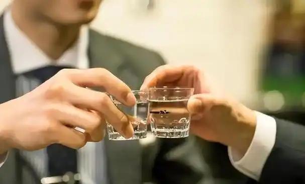 得了酒精肝，靠戒酒能好吗？医生辟谣：逆转酒精肝，5点很重要！