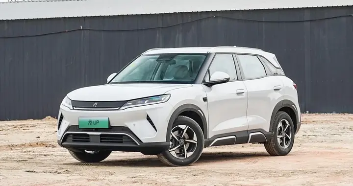 看完元UP，再试零跑B10，只想说差距真大！