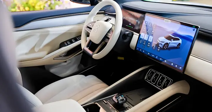 高速开车双脚太累？分清定速巡航和自适应巡航，选对才能真轻松！