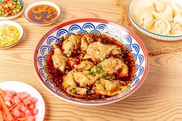 红油馄饨：探寻美食背后的文化密码