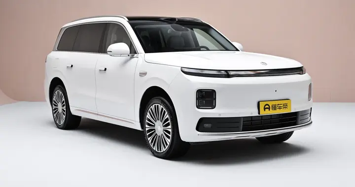 零跑D19增程500智尊版，20多万的价格，旗舰级的体验