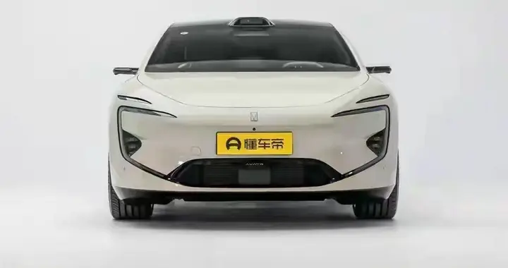 新阿维塔12 ：3秒级零百加速＋华为896线激光雷达，时代新豪华