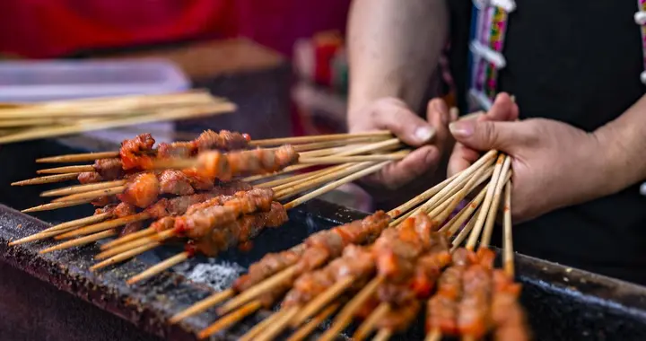 全国景区为啥都卖臭豆腐、打铁花？圈内人不说的潜规则！