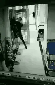 米粒儿：恐怕不死也致残了…………这既是该