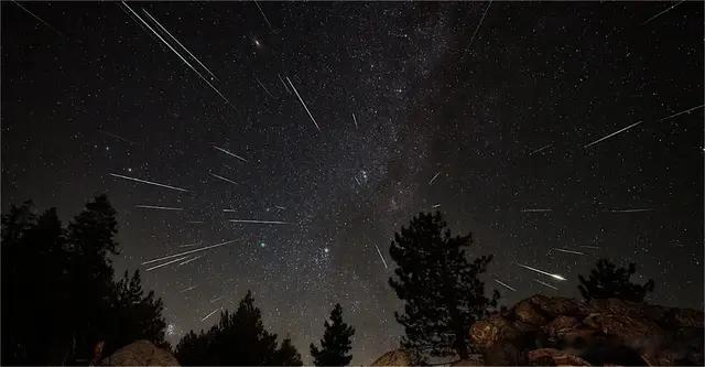 英仙座流星雨正在点亮夜空！