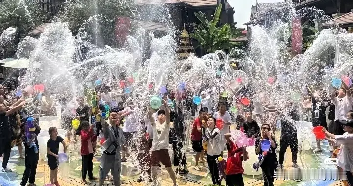 女子被高压水枪围喷私密部位，官媒怒批：泼水节绝不容冒坏水