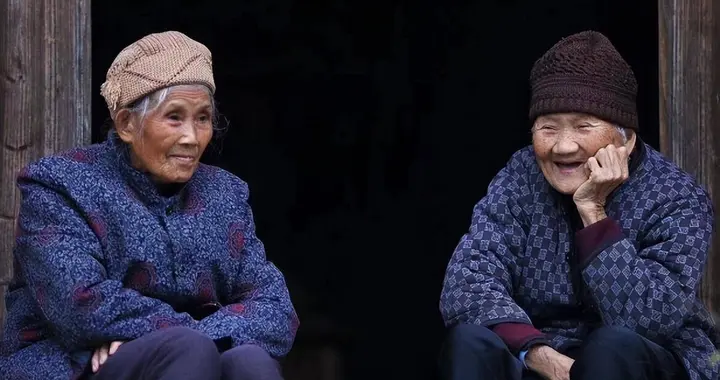 中国人口死亡高峰期？25年死亡人数1131万，专家已估出未来死亡数