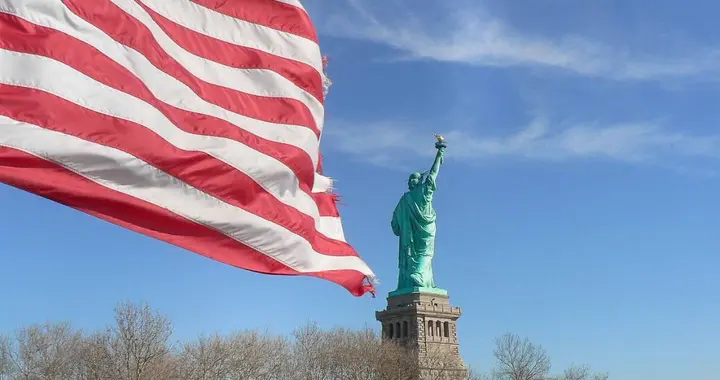 美媒：美西方没得选，现在不陪中国一起卷，以后在国外早晚被卷死