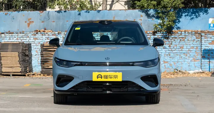 零跑Lafa5：激光雷达+8295芯片，10万级纯电轿跑的个性与家用之选