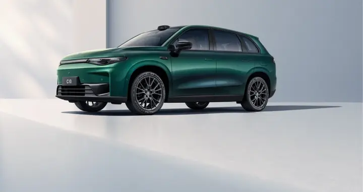 零跑C10：月销过万的背后逻辑，不是低价堆配置，更多的是诚意