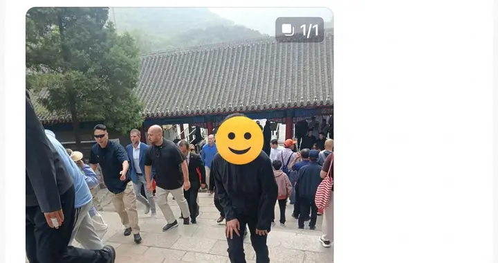 黄仁勋在北京发红包？全网疯传，没人拍到正脸，真假难辨。