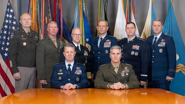 花猫骑士：特朗普无视DEI，在美国军队搞