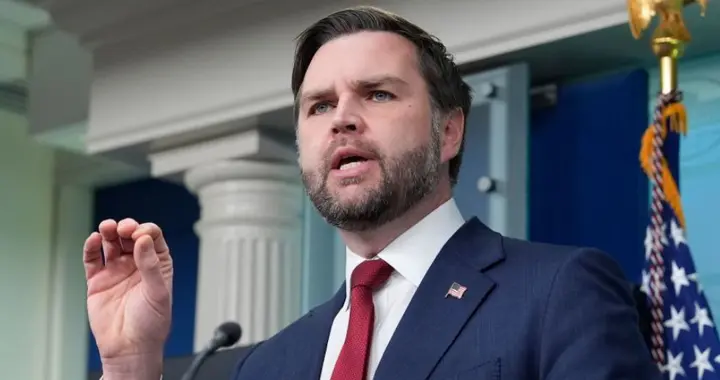 霸权说得冠冕堂皇，万斯以反导包装野心，美国对格陵兰岛势在必得